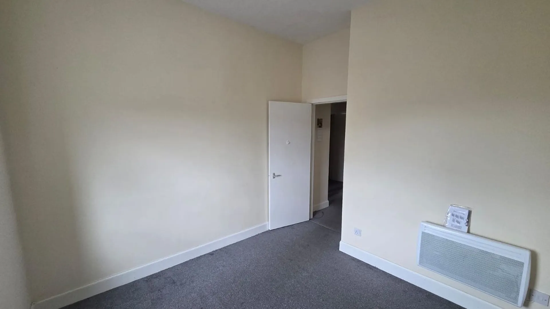 1 room flat of 19m² in Greenock — photo 4